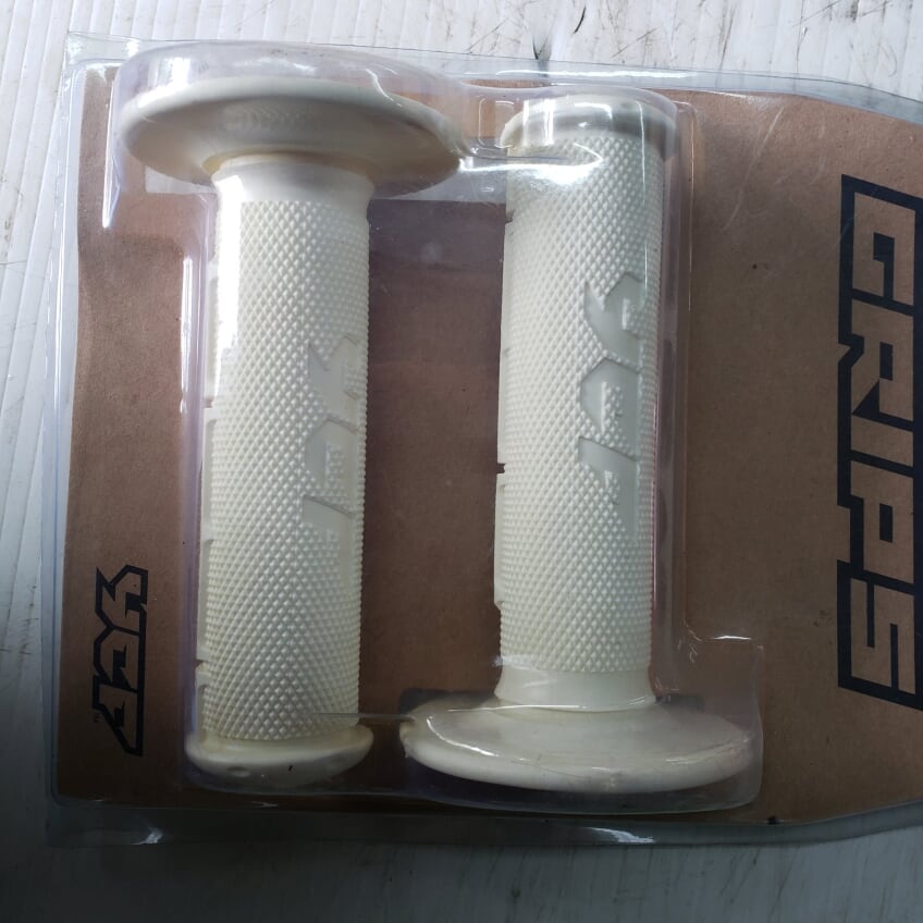 grips-ycf-white_Chinese_23539_1.jpeg