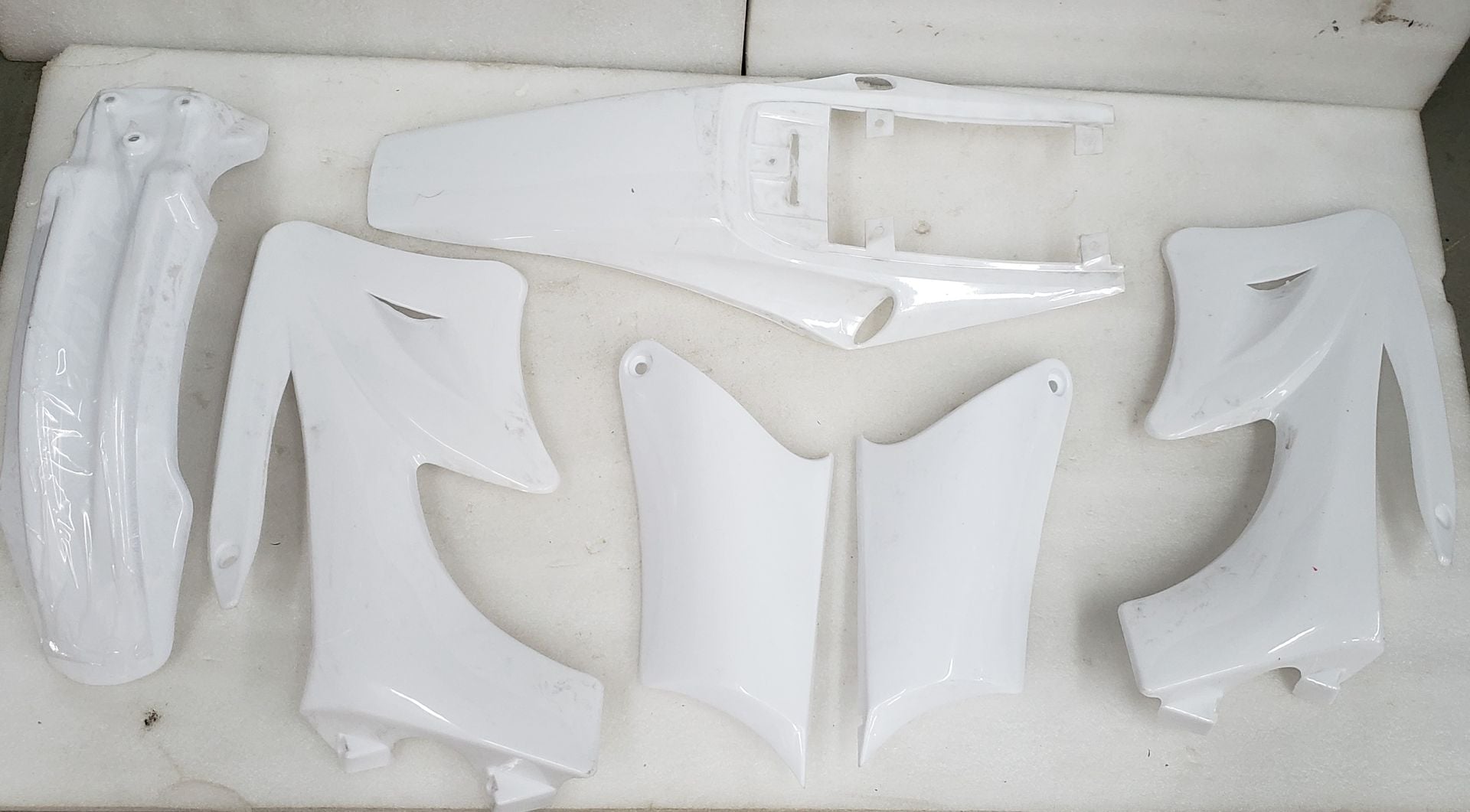 WHITE-BODY-KIT_Chinese_23701_1.jpeg
